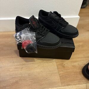 Travis Scott phantom black Jordan 1 low